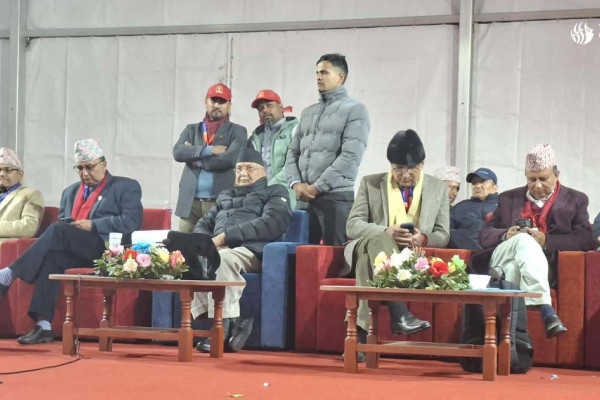 प्रतिनिधि लाइनमा, ओली र पोखरेल मञ्चमा