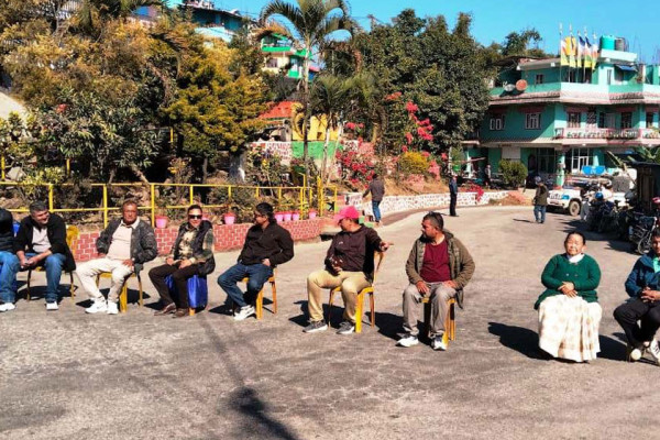 राजमार्ग बन्द गर्न सडकमा उत्रिए इलामका जनप्रतिनिधि