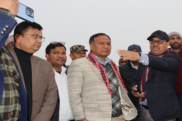 महाकाली पुल र बस्ती बचाउन तटबन्दको काम वर्षायामअघि नै सम्पन्न गरौँ : मन्त्री घिसिङ