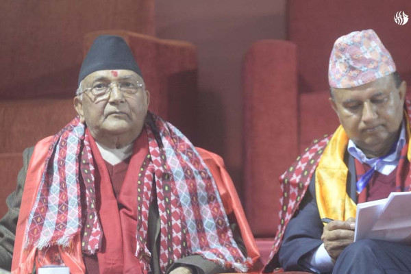 शपथ लिँदै एमाले अध्यक्षमा ह्याट्रिक गरेका ओली