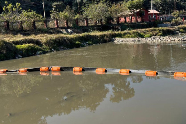 महानगर प्रहरीले गस्ती गरी बागमतीमा फोहर फाल्नेलाई कारबाही गर्ने