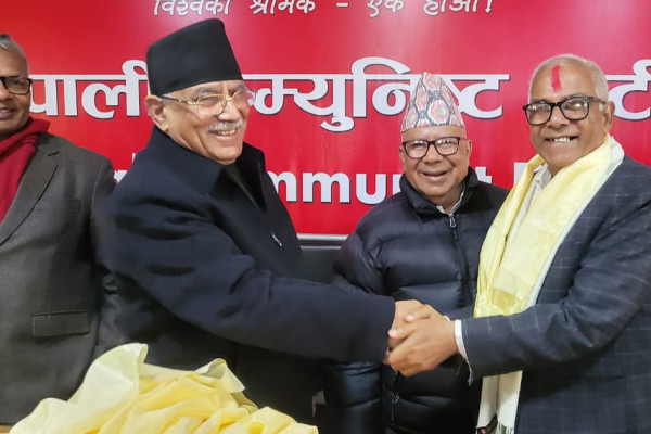 एमालेका पूर्वसांसद प्रल्हाद गिरि नेकपामा प्रवेश