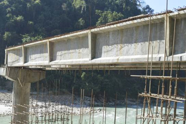 म्याद थपेको थप्यै, पुल अधुरै: ३ वर्षको आयोजना ५ वर्षमा जम्मा ६५ प्रतिशत !