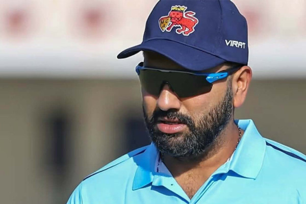 आठ वर्षपछि विजय हजारे ट्रफीमा पुनरागमन गरेका रोहितले ६२ बलमा शतक प्रहार गरे