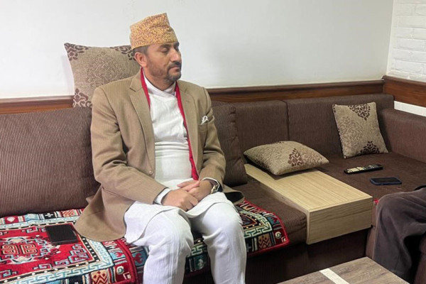 एमाले अध्यक्ष ओली र सञ्चारमन्त्री खरेलबिच भेटवार्ता