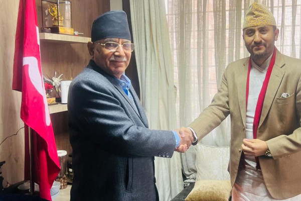 प्रचण्ड र मन्त्री खरेलबिच भेटवार्ता