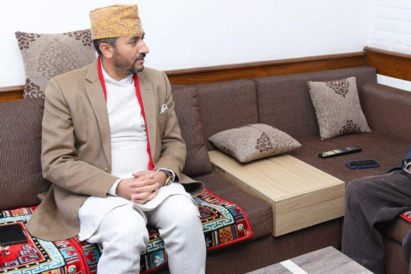 शीर्ष नेतासँगको भेटमा व्यस्त सञ्चारमन्त्री, ओली भेट्न गुण्डु पुगे