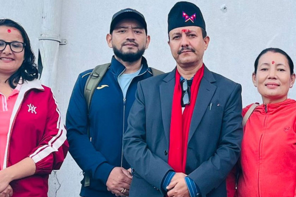 चुनाव बहिष्कार गर्ने सूचनासहित प्रधानमन्त्रीलाई ज्ञापनपत्र बुझाइँदै