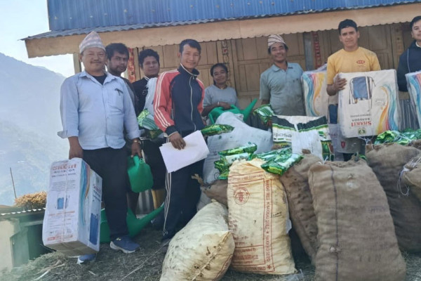 किसानले तरकारीको बीउ र उपकरण पाउने