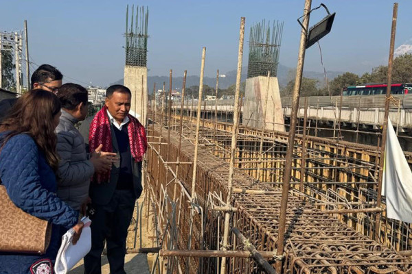 मन्त्री घिसिङद्वारा सेती पुलको निरीक्षण, निर्माण कार्यलाई तीव्रता दिन निर्देशन