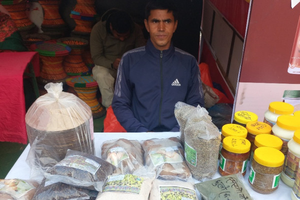 बागलुङ महोत्सवमा स्थानीय उत्पादनको प्रदर्शनी