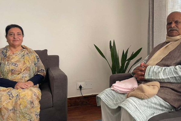 दुई पूर्व राष्ट्रपतिबीच भेटवार्ता