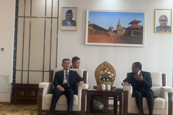 सिचाङ अध्यागमन विभागका महानिर्देशक र नेपाली महावाणिज्यदूतबिच भेटघाट