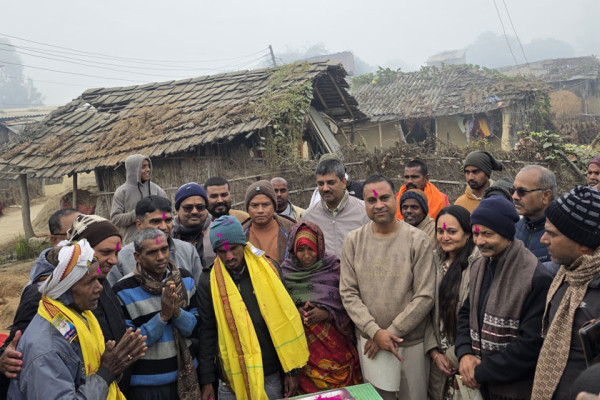सत्यनारायणसँग शारडाको जन्मदिन: आवास खर्च हस्तान्तरण