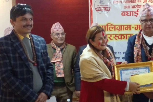 शालिग्राम-मञ्जु दाहाल पत्रकारिता पुरस्कार रेणु पराजुलीलाई