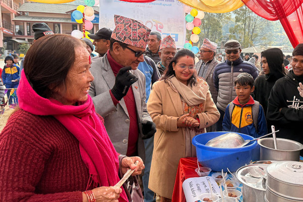 विद्यार्थीले पस्किए ‘फुड फेस्टिभल’मा खानाका परिकार