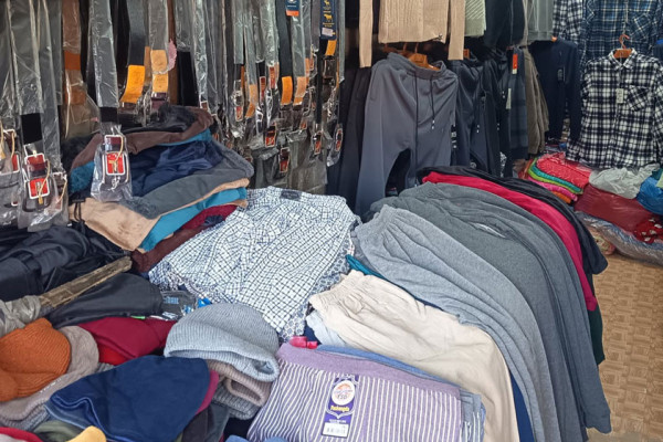 सिजनमै कपडा व्यापार नहुँदा व्यापारी चिन्तित