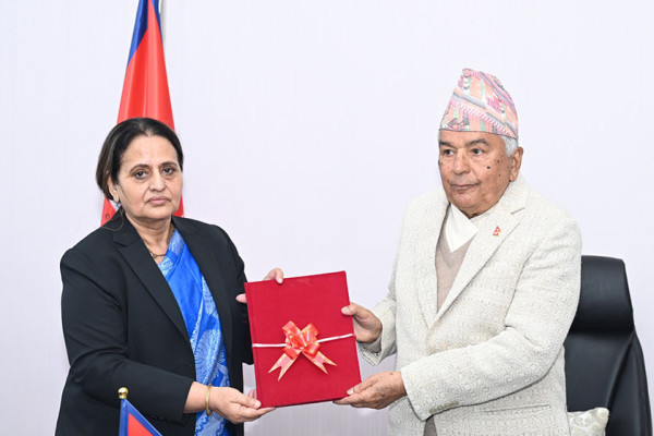 राष्ट्रपतिसमक्ष महान्यायाधिवक्ता कार्यालयको वार्षिक प्रतिवेदन पेस