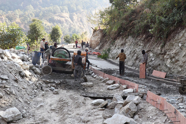 सडकमार्ग खुलेको १७ वर्षपछि भिरकाटे–दोवा सडक स्तरोन्नति