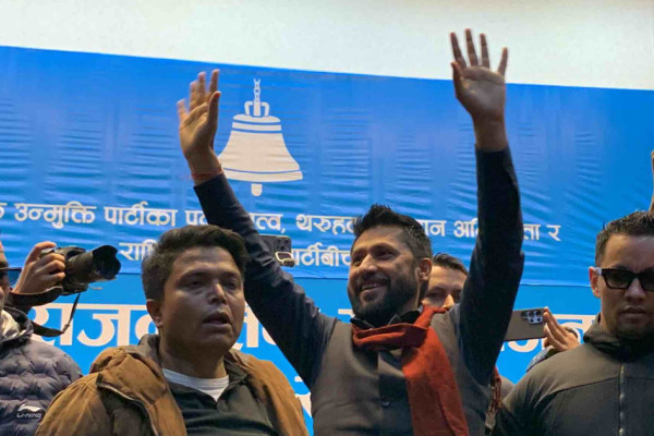 स्वर्णिमलाई रविले भने- डाक्टर साब, अर्को वर्षको बजेट लेख्न थाल्नुस्