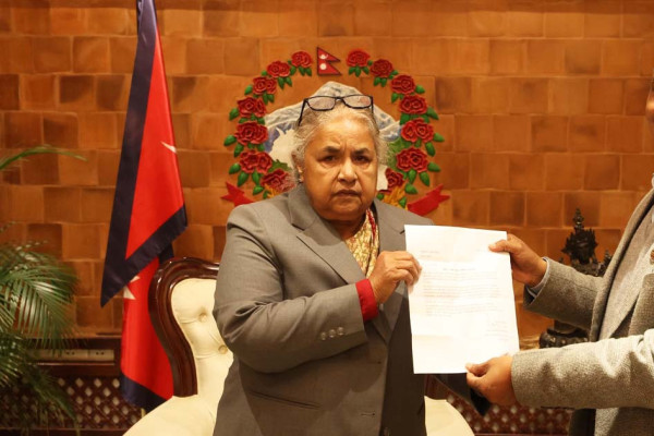 बालुवाटार पुगेर कुलमानले प्रधानमन्त्री समक्ष बुझाए राजीनामा