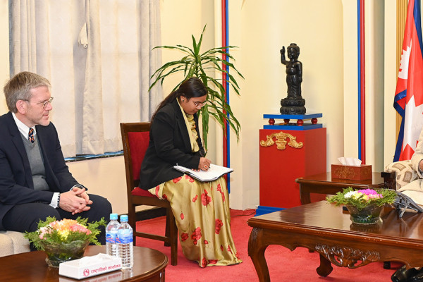 राष्ट्रपतिसँग अमेरिकी राजदूत थम्सनको बिदाइ भेट