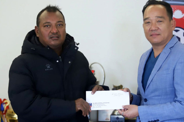 २० वर्ष मुनिको पुरुष फुटबलको मुख्य प्रशिक्षक बने उर्जन