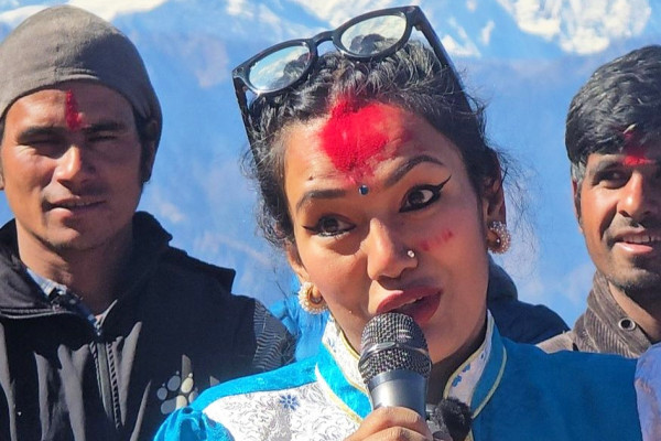 आशिका भन्छिन्- सभापतिदेखि सदस्यसम्म पुरुष नै पुरुष, महिला उठ्दा किन अङ्कुश ?