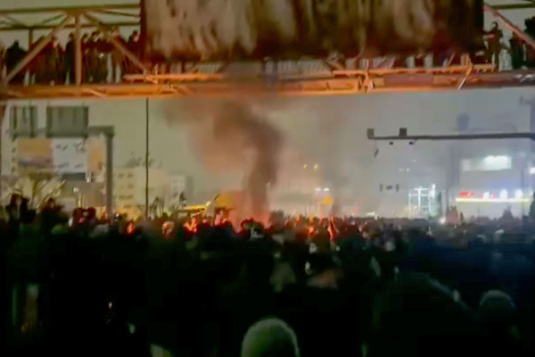 इरानमा मृतकको संख्या २ हजार नाघेको आशंका, ट्रम्पले भने- ‘सबै बैठक रद्द गरेँ, मद्दत आउँदैछ’