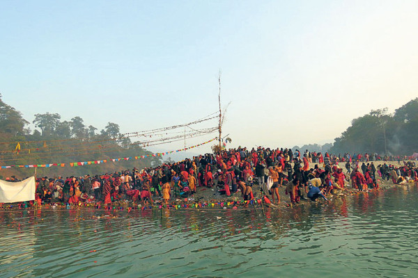 माघेसङ्क्रान्ति मेला भर्न पवित्रतीर्थस्थल देवघाटमा भक्तजन आउन थाले
