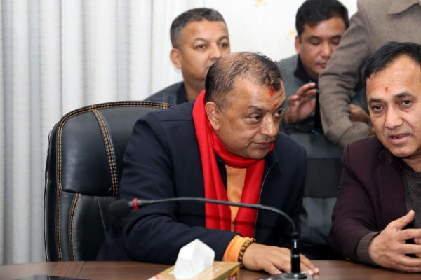 निर्वाचन आयोगमा गगन-विश्वको छलफल (तस्बिर)