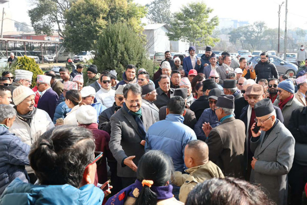 देउवा पक्षका नेताहरू निर्वाचन आयोगमा, आयोग घेर्ने तयारीमा तरुण दल