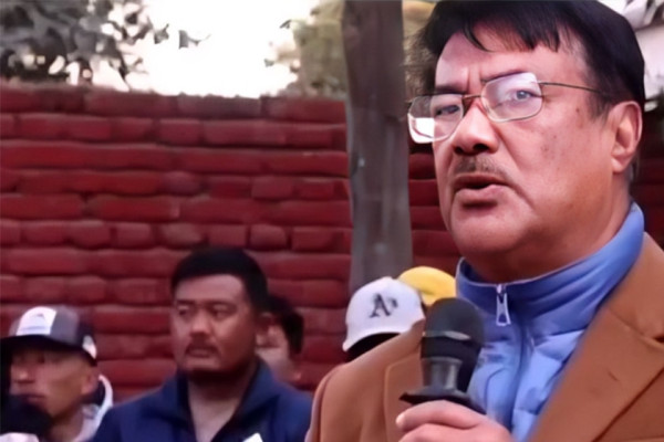 ‘राष्ट्रिय झण्डा ओढेर देश जलाए, पार्टीको झण्डा ओढेर कांग्रेस फुटाए’