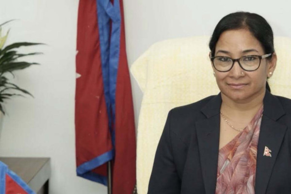 सोमबार पत्रकार सम्मेलन गर्दै रेनु