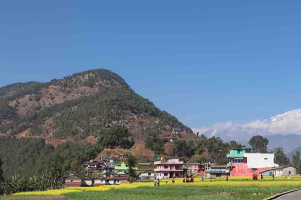 पर्यटकको रोजाइमा रत्नेचौर