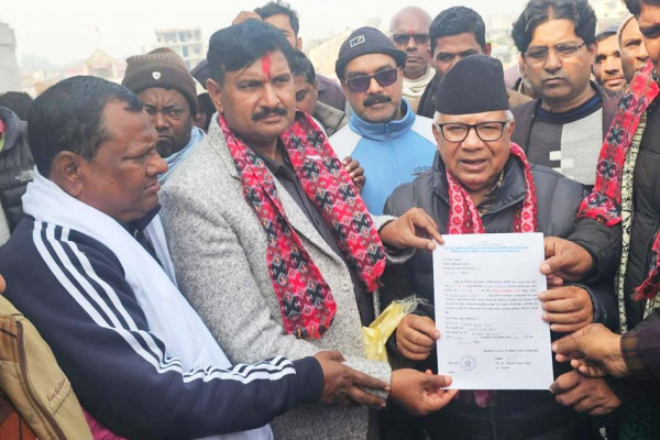 रौतहट-१ बाट माधव नेपालको उम्मेदवारी दर्ता