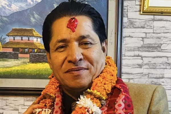 रौतहटको गरिबी देखेर भक्कानिए धमला: भन्छन्- काठमाडौं फर्कन्नँ, यहीँ घर बनाएर बस्छु