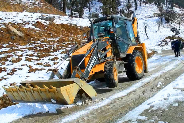 हिमपातले अवरुद्ध मध्यपहाडी लोकमार्ग सञ्चालनमा