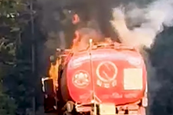 मकवानपुरमा गुडिरहेको डिजेल ट्यांकरमा आगलागी