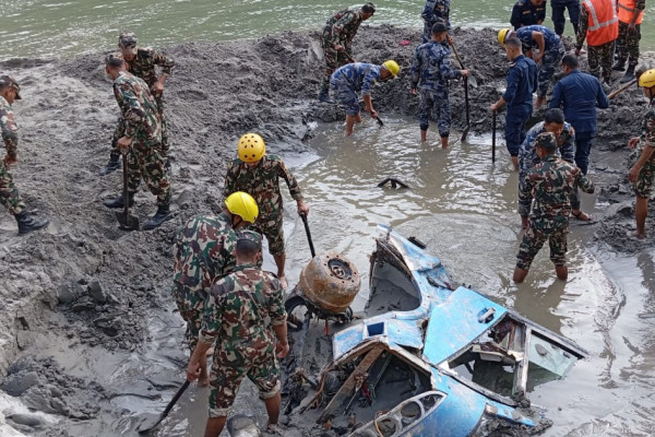 सिमलताल दुर्घटना: त्रिशूलीमा भेटिएको गणपति डिलक्स बसभित्र मानव कङ्काल भेटियो