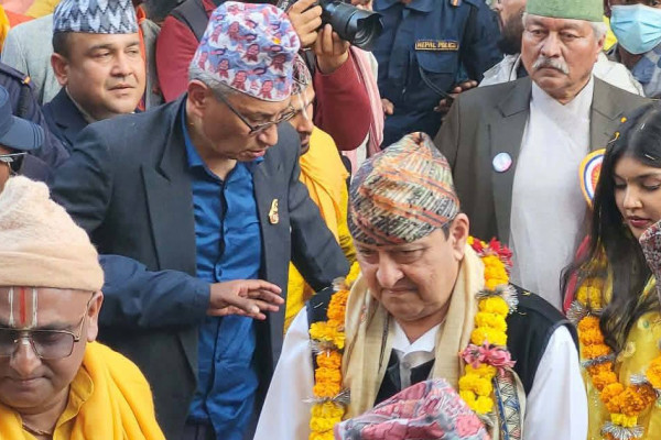 पूर्वराजा ज्ञानेन्द्र शाहले गरे जानकी मन्दिरमा पूजापाठ