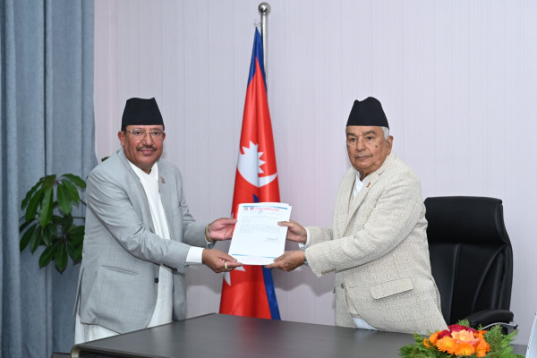 राष्ट्रपतिसमक्ष राष्ट्रियसभा सदस्य निर्वाचनको प्रतिवेदन पेस