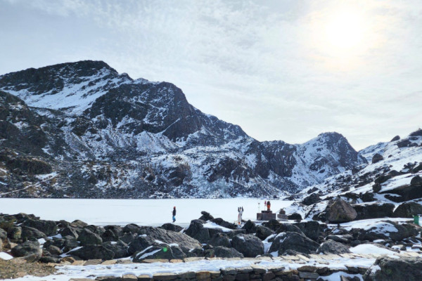 गोसाइँकुण्डमा बरफ जमेपछि सावधानी अपनाउन आग्रह