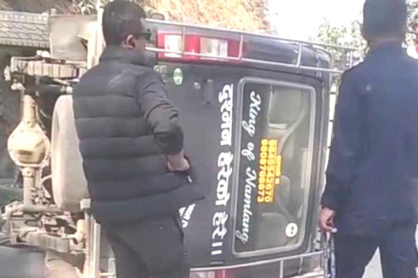 हलेसी जीप दुर्घटना: घाइते तीनै जनालाई काठमाडौं पठाइयो
