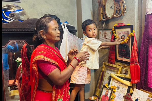 सहिद पुत्री दिवान्सीले दिनदिनै सोध्छिन् : मम्मी, बाबा खोइ ?