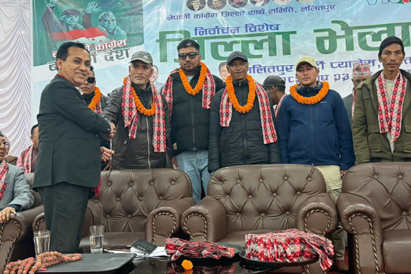 नेकपा बहुमतका जिल्ला इन्चार्जसहित १५ नेता कांग्रेसमा प्रवेश