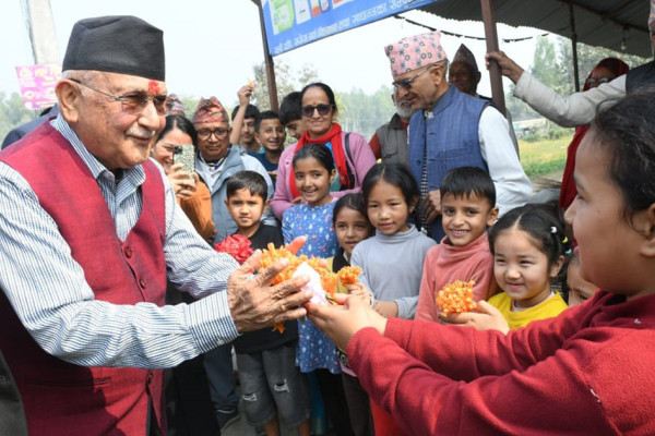 मतदाताको प्रश्नमा ओलीको जवाफ- देउवाको घरमा पैसा जलेको भिडियो ‘एआई’ हो