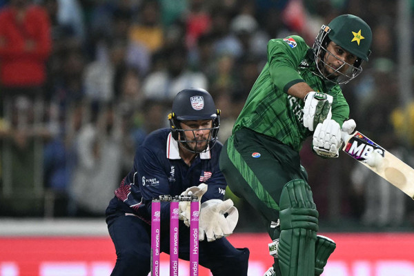 अमेरिकाविरुद्ध पाकिस्तानको आक्रामक सुरुवात, साहिबजादाको अर्धशतक