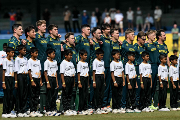 अस्ट्रेलियाले टस जित्यो, आयरल्याण्डविरुद्ध पहिले ब्याटिङ गर्दै