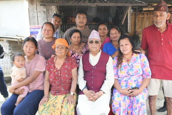 ‘सबै काम एकैपटक हुँदैन’ भन्दै मतदाता फकाउँदै ओली